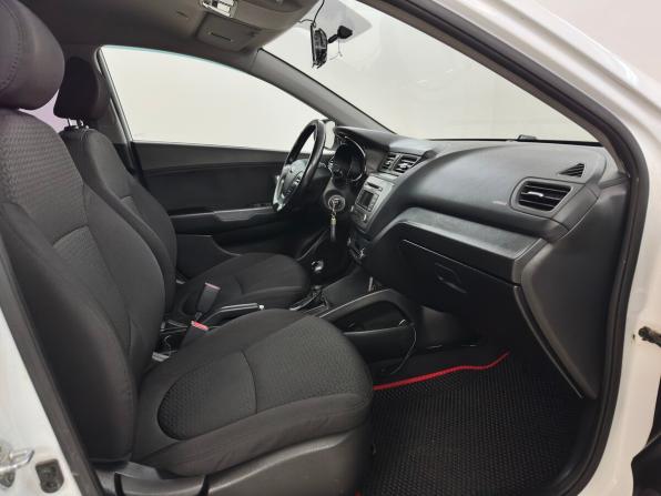 Kia Rio III Рестайлинг с пробегом 2017 года, цена 899 000 рублей, 149660 км, седан, Автокод Объявления