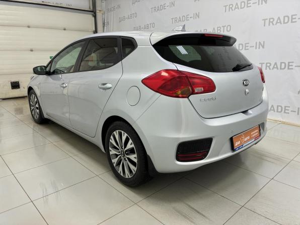 Kia Ceed II Рестайлинг с пробегом 2017 года, цена 1 399 000 рублей, 122000 км, хэтчбек, Автокод Объявления