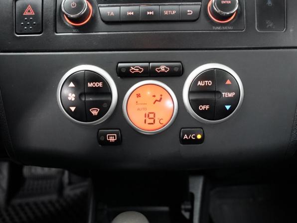 Nissan Tiida I Рестайлинг с пробегом 2013 года, цена 730 000 рублей, 240000 км, седан, Автокод Объявления
