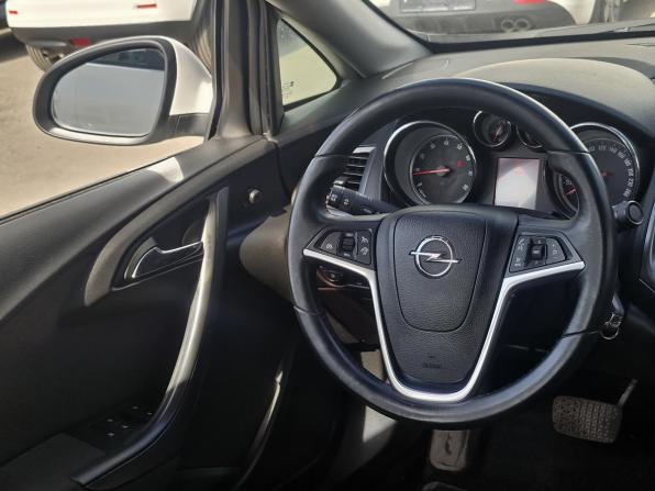 Opel Astra J Рестайлинг с пробегом 2014 года, цена 719 000 рублей, 277163 км, хэтчбек, Автокод Объявления