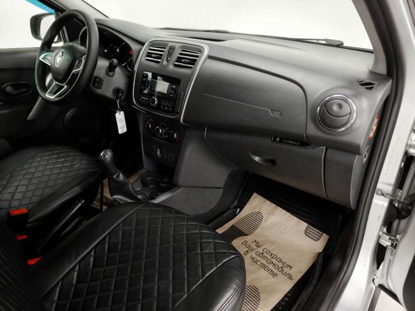 Renault Logan II Рестайлинг с пробегом 2019 года, цена 843 400 рублей, 135420 км, седан, Автокод Объявления