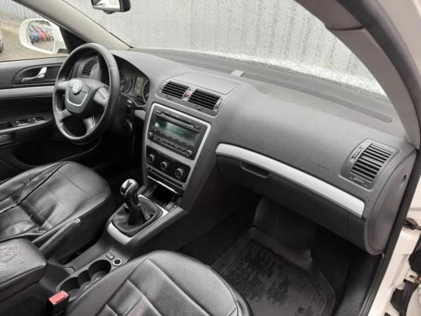 Skoda Octavia II (A5) Рестайлинг с пробегом 2011 года, цена 545 000 рублей, 510000 км, лифтбек, Автокод Объявления