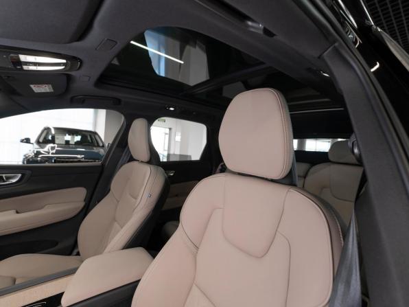 Volvo XC60 II Рестайлинг 2 с пробегом 2025 года, цена 7 450 000 рублей, 633 км, внедорожник, Автокод Объявления