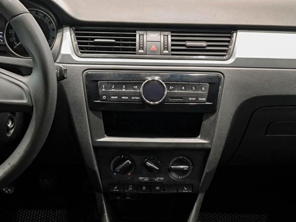 Skoda Rapid I с пробегом 2017 года, цена 850 000 рублей, 203346 км, лифтбек, Автокод Объявления