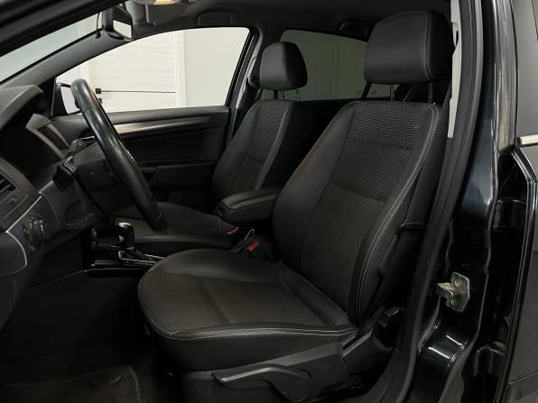 Opel Astra H Рестайлинг с пробегом 2012 года, цена 620 000 рублей, 178117 км, седан, Автокод Объявления