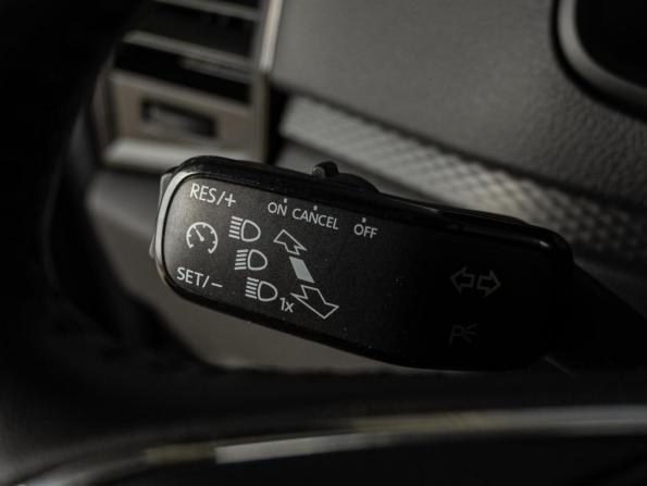 Skoda Karoq I с пробегом 2022 года, цена 2 330 000 рублей, 81452 км, внедорожник, Автокод Объявления
