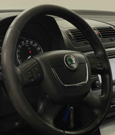 Skoda Octavia II (A5) Рестайлинг с пробегом 2012 года, цена 730 000 рублей, 252678 км, лифтбек, Автокод Объявления