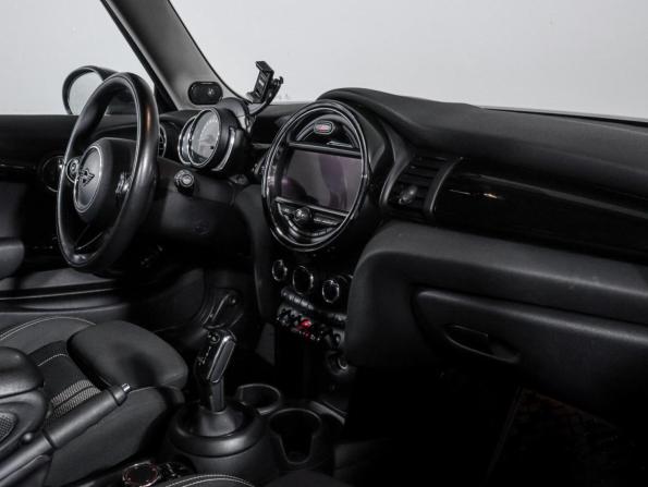 Mini Hatch III (F55/F56) с пробегом 2018 года, цена 1 640 000 рублей, 112752 км, хэтчбек, Автокод Объявления