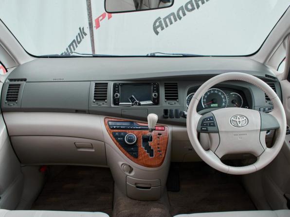 Toyota ISis I Рестайлинг с пробегом 2010 года, цена 1 160 000 рублей, 162066 км, минивэн, Автокод Объявления
