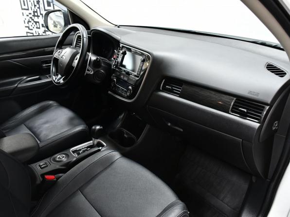 Mitsubishi Outlander III Рестайлинг 2 с пробегом 2015 года, цена 1 697 000 рублей, 238774 км, внедорожник, Автокод Объявления