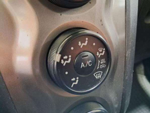 Toyota Yaris II с пробегом 2009 года, цена 375 000 рублей, 179498 км, хэтчбек, Автокод Объявления
