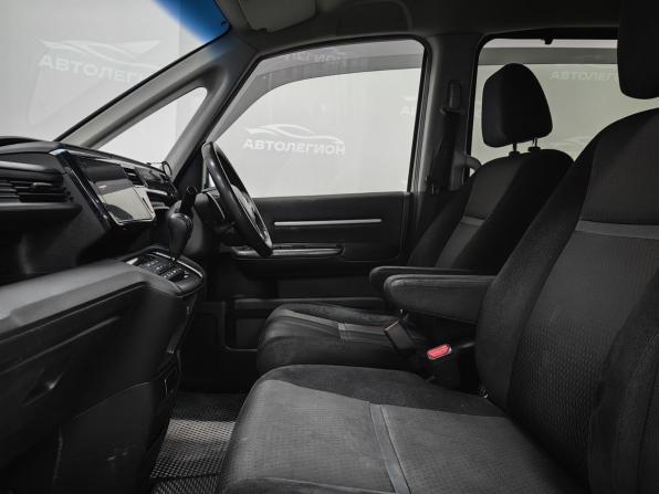 Honda Stepwgn V Рестайлинг с пробегом 2019 года, цена 2 499 000 рублей, 163972 км, минивэн, Автокод Объявления