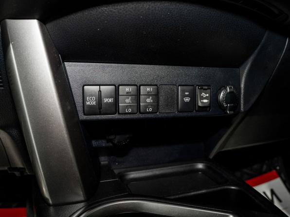 Toyota RAV4 IV (XA40) Рестайлинг с пробегом 2018 года, цена 2 480 000 рублей, 97600 км, внедорожник, Автокод Объявления