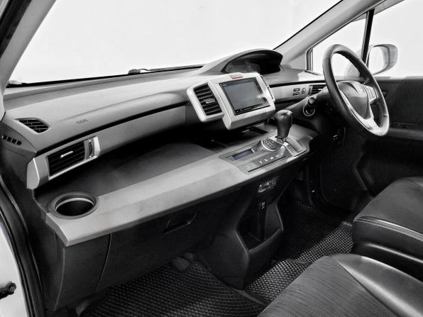 Honda Freed I Рестайлинг 2 с пробегом 2015 года, цена 1 235 000 рублей, 172739 км, компактвэн, Автокод Объявления