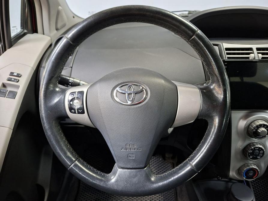 Toyota Yaris II Москва  - изображение 16