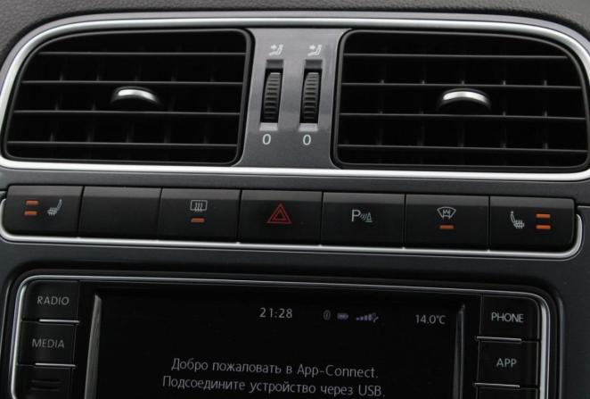 Volkswagen Polo V Рестайлинг с пробегом 2020 года, цена 1 360 000 рублей, 80208 км, седан, Автокод Объявления
