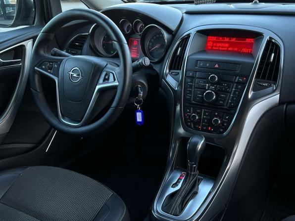 Opel Astra J с пробегом 2011 года, цена 799 000 рублей, 230228 км, хэтчбек, Автокод Объявления
