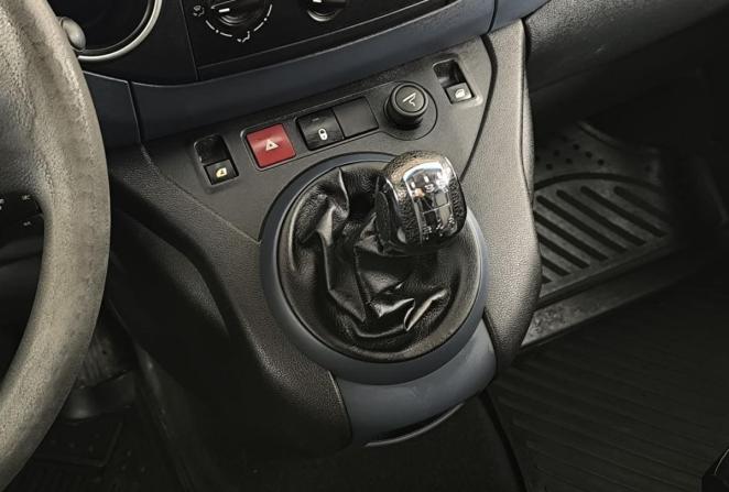 Peugeot Partner II с пробегом 2010 года, цена 610 000 рублей, 181993 км, компактвэн, Автокод Объявления