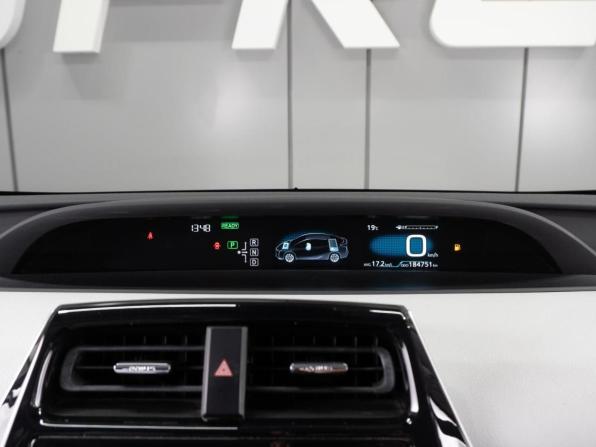 Toyota Prius IV (XW50) с пробегом 2016 года, цена 1 735 000 рублей, 184751 км, лифтбек, Автокод Объявления