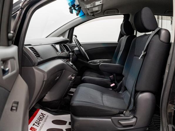 Toyota ISis I Рестайлинг с пробегом 2010 года, цена 1 299 000 рублей, 140638 км, компактвэн, Автокод Объявления