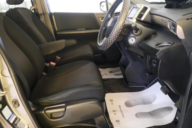 Honda Freed I с пробегом 2010 года, цена 1 069 000 рублей, 207000 км, компактвэн, Автокод Объявления