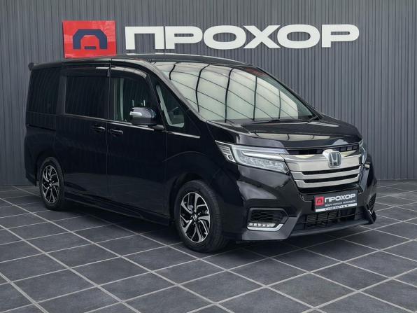 Honda Stepwgn V Рестайлинг с пробегом 2017 года, цена 2 307 000 рублей, 120875 км, минивэн, Автокод Объявления