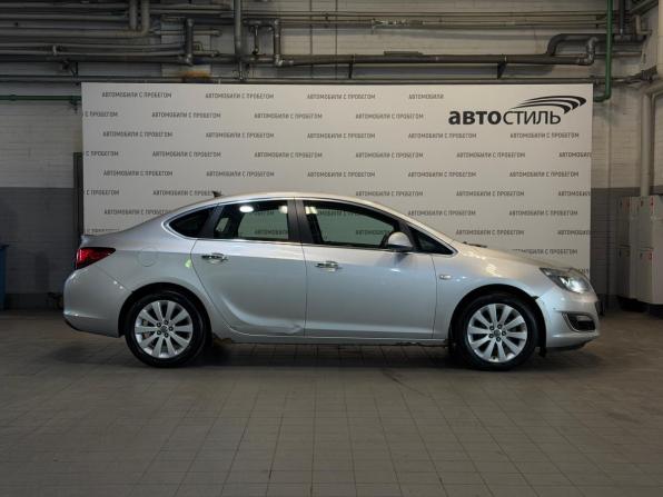 Opel Astra J Рестайлинг с пробегом 2013 года, цена 699 000 рублей, 193000 км, седан, Автокод Объявления
