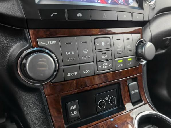 Toyota Highlander II (XU40) Рестайлинг с пробегом 2010 года, цена 2 050 000 рублей, 128633 км, внедорожник, Автокод Объявления