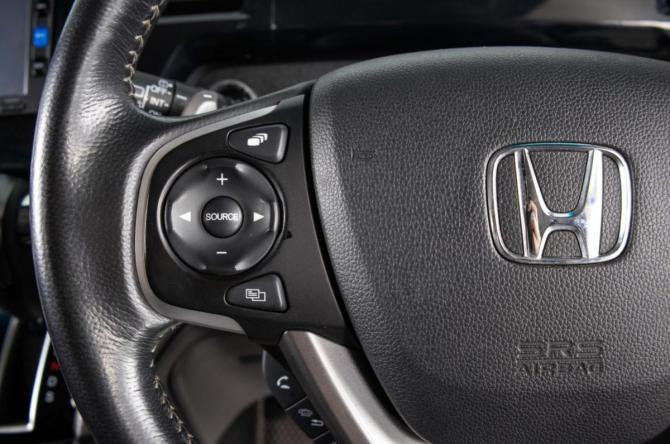 Honda Stepwgn V с пробегом 2017 года, цена 2 149 000 рублей, 146000 км, минивэн, Автокод Объявления