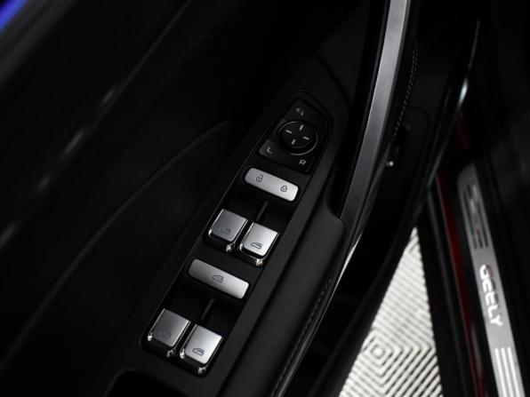 Geely Atlas Pro с пробегом 2023 года, цена 1 915 000 рублей, 77666 км, внедорожник, Автокод Объявления