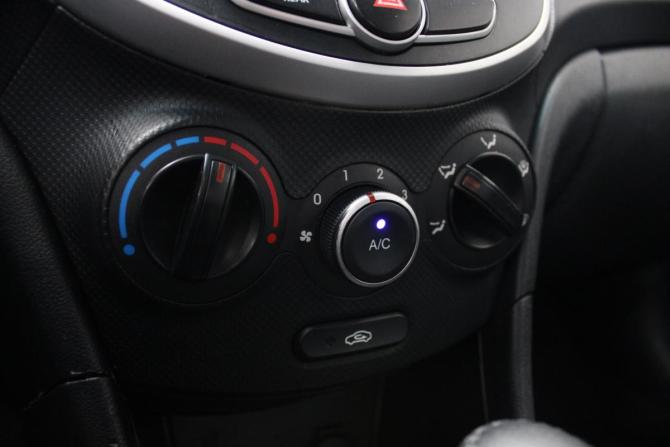 Hyundai Solaris I с пробегом 2012 года, цена 726 000 рублей, 106000 км, хэтчбек, Автокод Объявления