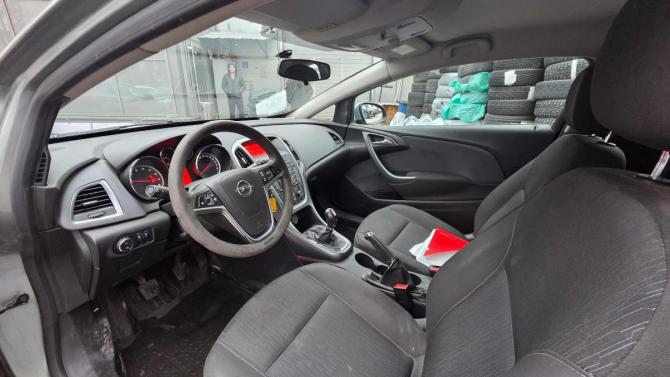 Opel Astra J Рестайлинг с пробегом 2012 года, цена 549 000 рублей, 226000 км, хэтчбек, Автокод Объявления