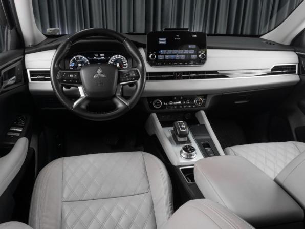 Mitsubishi Outlander IV с пробегом 2022 года, цена 4 812 000 рублей, 52528 км, внедорожник, Автокод Объявления