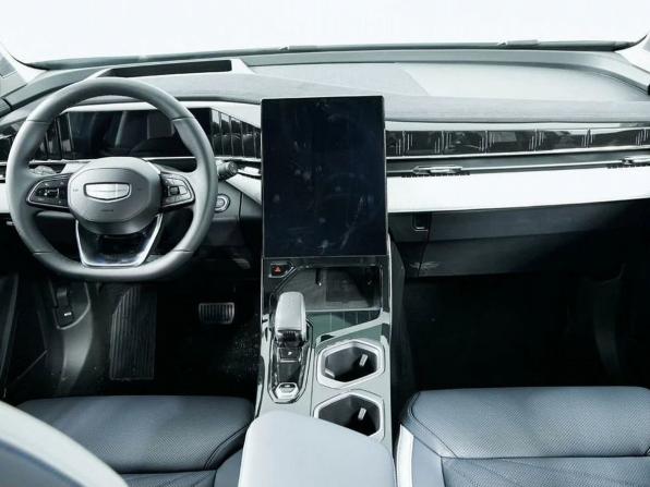 Geely Atlas II с пробегом 2026 года, цена 3 389 990 рублей, 1 км, внедорожник, Автокод Объявления