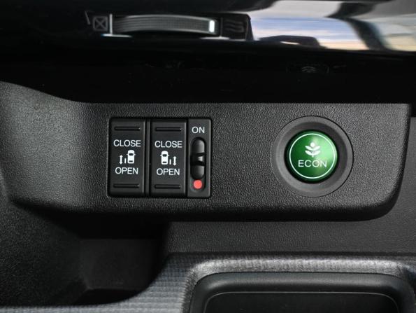 Honda Stepwgn V Рестайлинг с пробегом 2020 года, цена 2 439 000 рублей, 89047 км, минивэн, Автокод Объявления