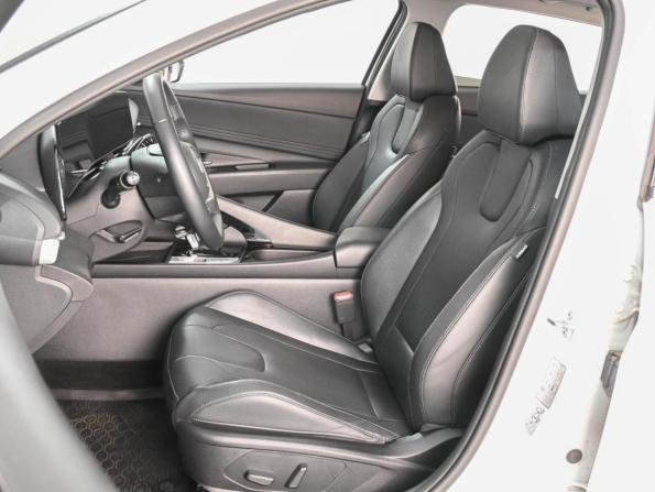 Hyundai Elantra VII (CN7) Рестайлинг с пробегом 2024 года, цена 2 250 000 рублей, 15621 км, седан, Автокод Объявления