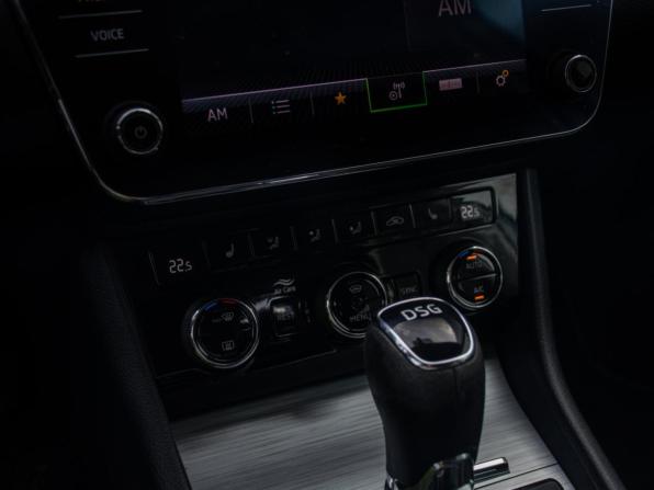 Skoda Superb III Рестайлинг с пробегом 2021 года, цена 2 698 000 рублей, 106000 км, лифтбек, Автокод Объявления