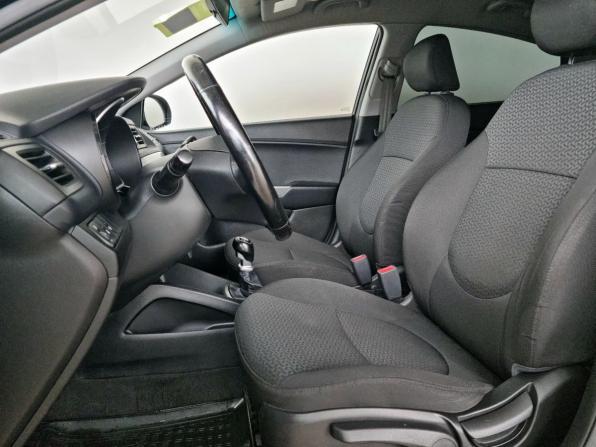 Kia Rio III Рестайлинг с пробегом 2017 года, цена 950 000 рублей, 110000 км, седан, Автокод Объявления