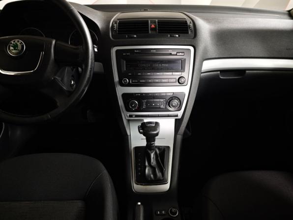 Skoda Octavia II (A5) Рестайлинг с пробегом 2011 года, цена 625 150 рублей, 281537 км, лифтбек, Автокод Объявления