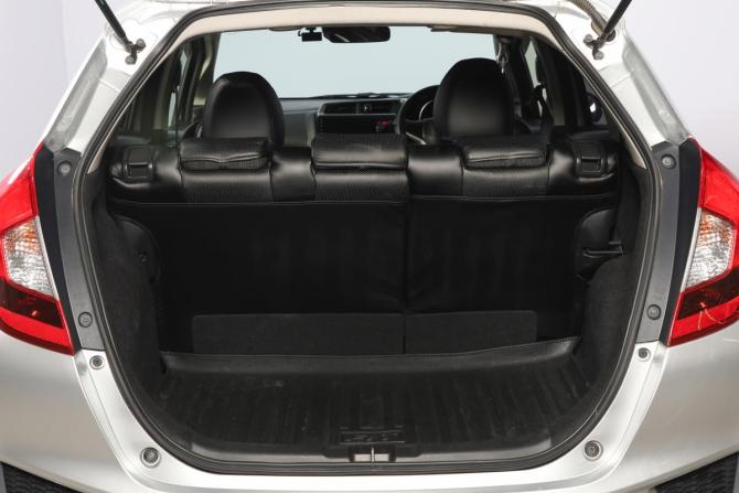 Honda Fit III Рестайлинг с пробегом 2017 года, цена 1 219 000 рублей, 114000 км, хэтчбек, Автокод Объявления