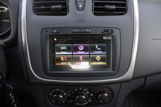 Renault Sandero II Рестайлинг с пробегом 2022 года, цена 1 410 000 рублей, 47047 км, хэтчбек, Автокод Объявления