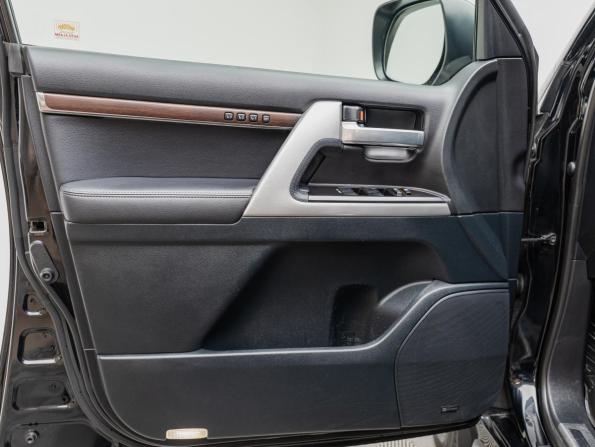 Toyota Land Cruiser 200 Series Рестайлинг 2 с пробегом 2020 года, цена 6 990 000 рублей, 128869 км, внедорожник, Автокод Объявления