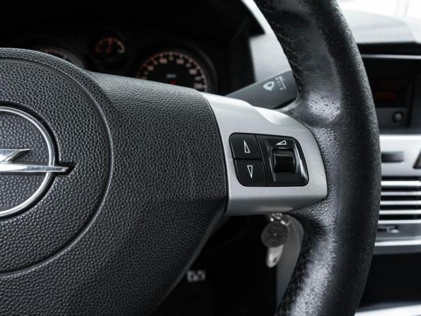 Opel Astra H Рестайлинг с пробегом 2011 года, цена 448 000 рублей, 318920 км, хэтчбек, Автокод Объявления