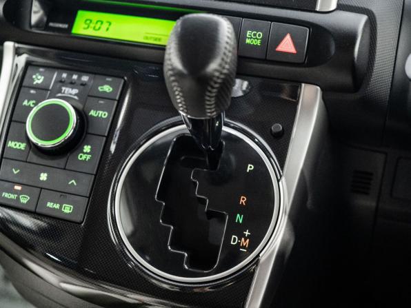 Toyota Wish II Рестайлинг с пробегом 2012 года, цена 1 339 500 рублей, 127250 км, минивэн, Автокод Объявления