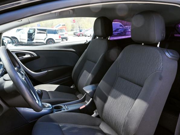 Opel Astra J Рестайлинг с пробегом 2013 года, цена 830 000 рублей, 176500 км, хэтчбек, Автокод Объявления