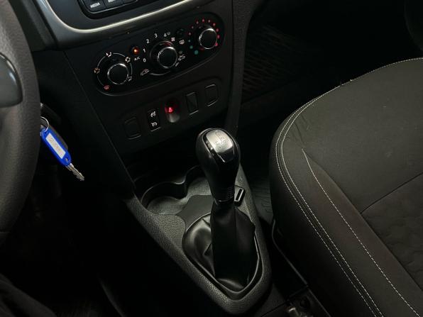 Renault Logan II с пробегом 2017 года, цена 665 000 рублей, 208129 км, седан, Автокод Объявления