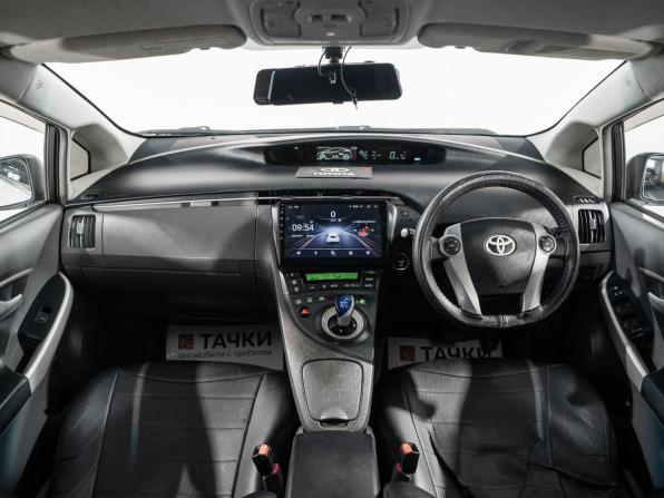 Toyota Prius III (XW30) с пробегом 2011 года, цена 900 000 рублей, 281102 км, лифтбек, Автокод Объявления