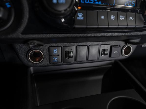 Toyota Hilux VIII Рестайлинг 2 с пробегом 2025 года, цена 6 900 000 рублей, 30 км, пикап, Автокод Объявления