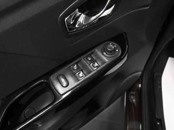Renault Kaptur I с пробегом 2017 года, цена 1 315 000 рублей, 139111 км, внедорожник, Автокод Объявления