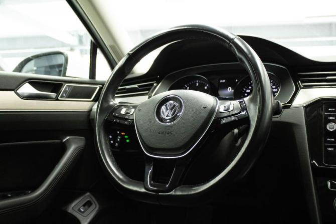 Volkswagen Passat B8 с пробегом 2017 года, цена 1 859 000 рублей, 186067 км, седан, Автокод Объявления
